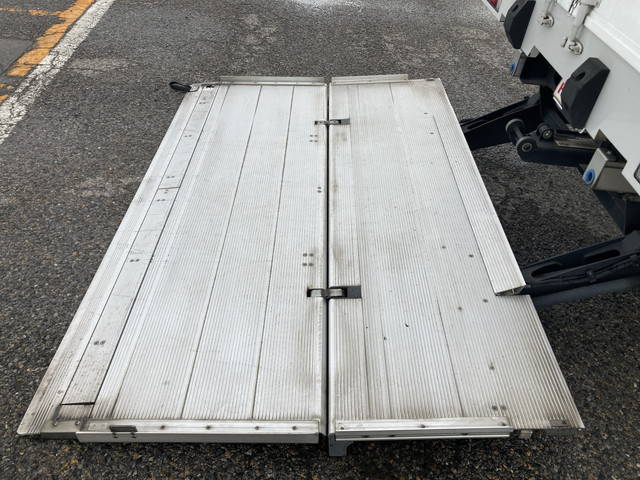 三菱ふそうファイターアルミウイング中型（4t）[写真17]