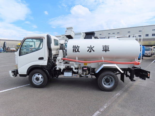 日野デュトロ散水車小型（2t・3t）[写真03]