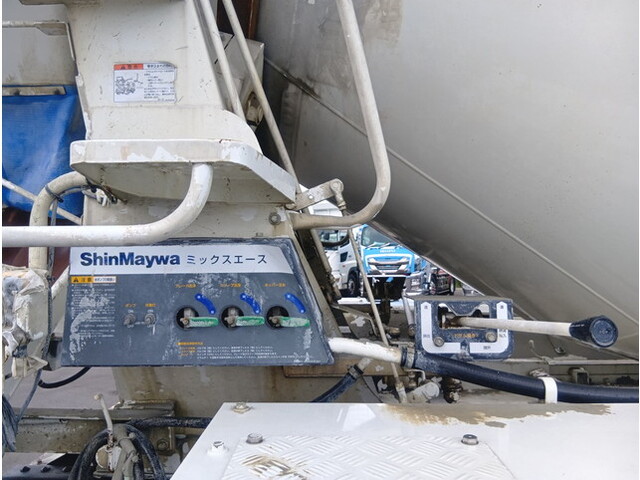 いすゞギガミキサー車（コンクリートミキサー）大型（10t）[写真11]