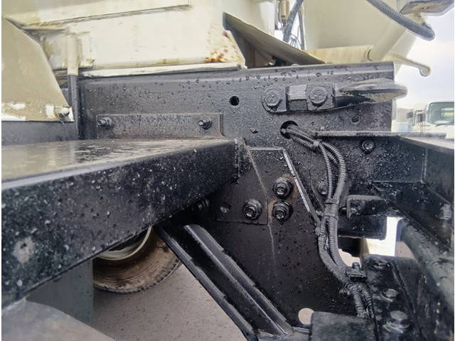 いすゞギガミキサー車（コンクリートミキサー）大型（10t）[写真16]