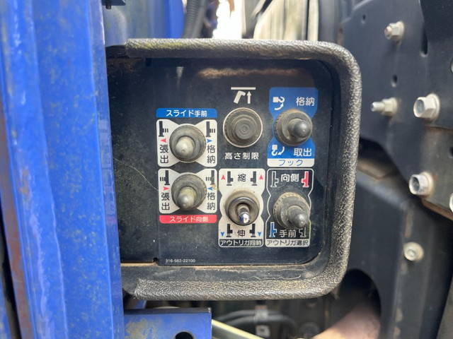 三菱ふそうスーパーグレートセルフクレーン3段大型（10t）[写真12]