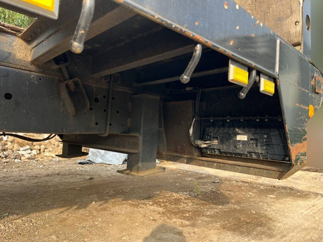 三菱ふそうスーパーグレートセルフクレーン3段大型（10t）[写真23]