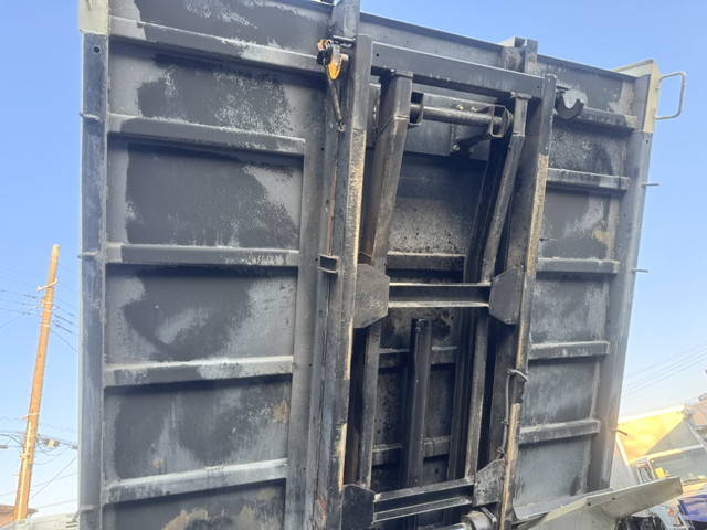 いすゞエルフローダーダンプ小型（2t・3t）[写真15]