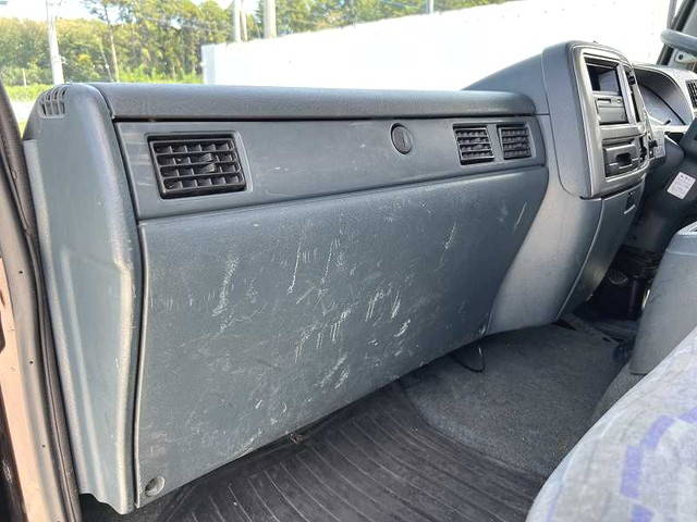 UDトラックスコンドルコンテナ専用車増トン（6t・8t）[写真34]