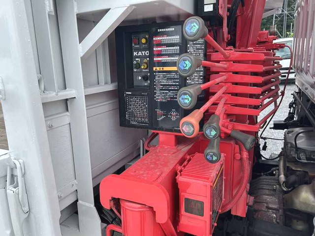 三菱ふそうキャンタークレーン4段小型（2t・3t）[写真14]