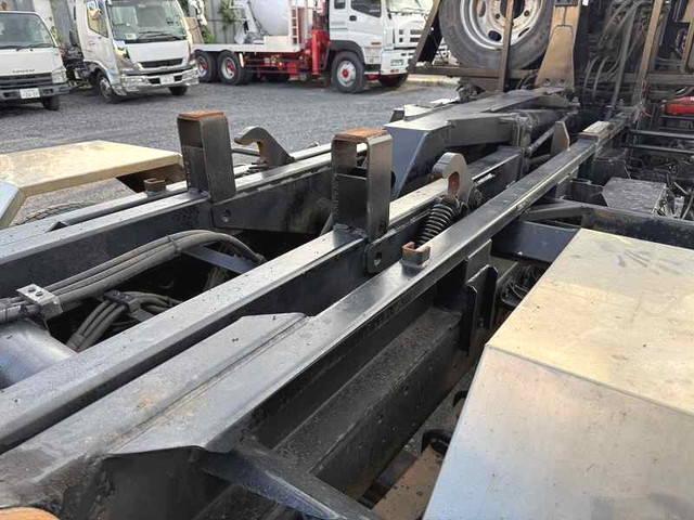 いすゞフォワードコンテナ専用車増トン（6t・8t）[写真12]