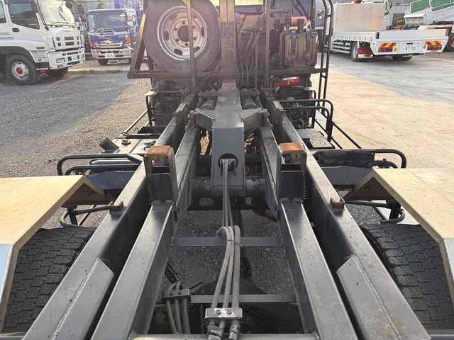 いすゞフォワードコンテナ専用車増トン（6t・8t）[写真13]