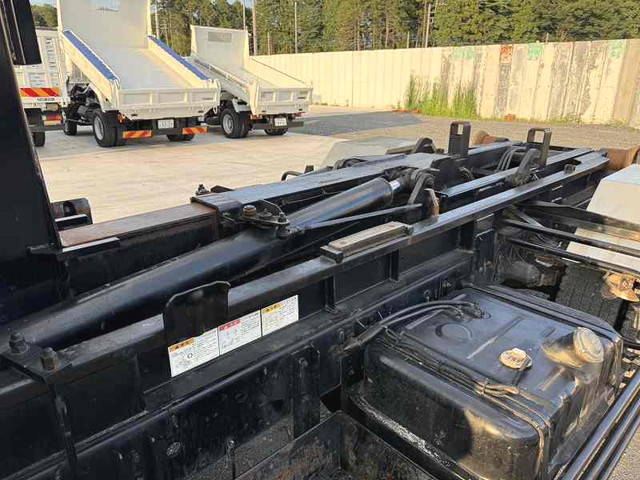 いすゞフォワードコンテナ専用車増トン（6t・8t）[写真14]