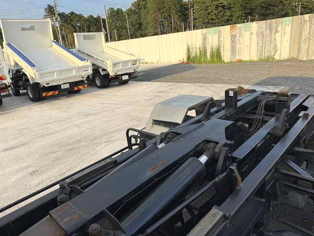 いすゞフォワードコンテナ専用車増トン（6t・8t）[写真15]