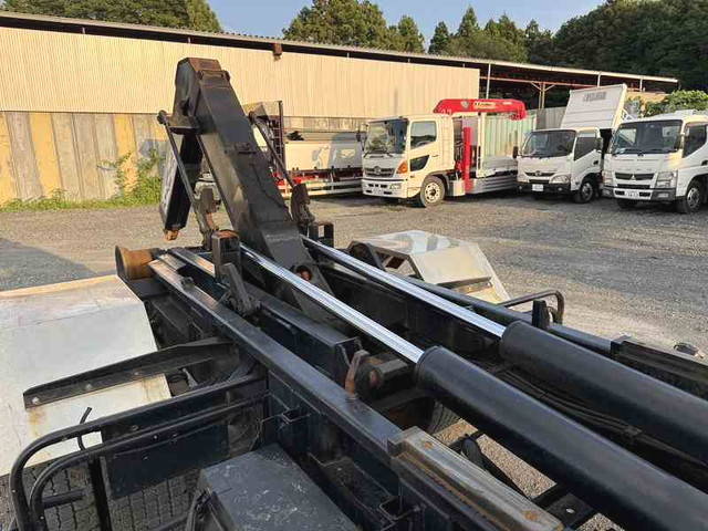 いすゞフォワードコンテナ専用車増トン（6t・8t）[写真16]