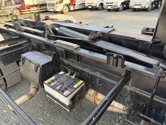 いすゞフォワードコンテナ専用車増トン（6t・8t）[写真19]