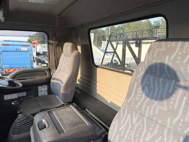 いすゞフォワードコンテナ専用車増トン（6t・8t）[写真28]