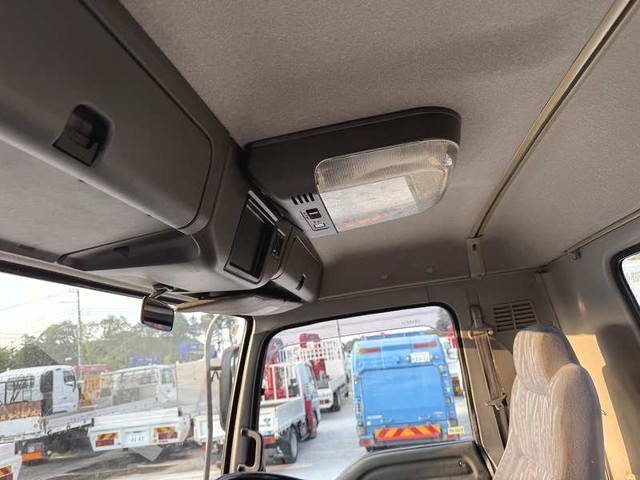 いすゞフォワードコンテナ専用車増トン（6t・8t）[写真29]