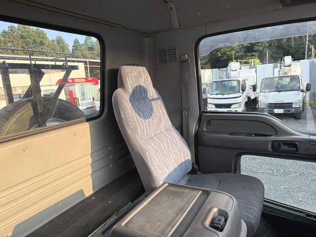 いすゞフォワードコンテナ専用車増トン（6t・8t）[写真31]