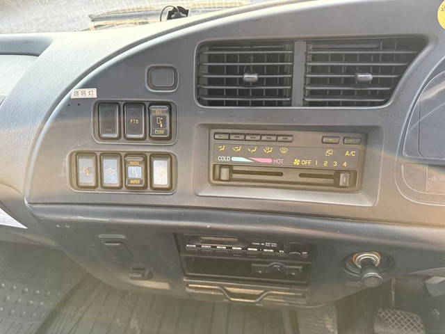 いすゞフォワードコンテナ専用車増トン（6t・8t）[写真33]