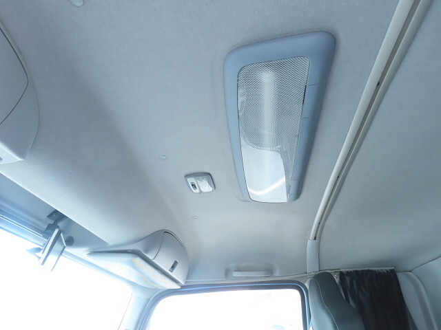 いすゞギガ冷蔵冷凍ウイング大型（10t）[写真23]