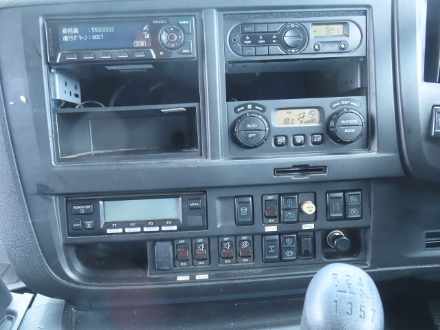 いすゞギガ冷蔵冷凍ウイング大型（10t）[写真24]