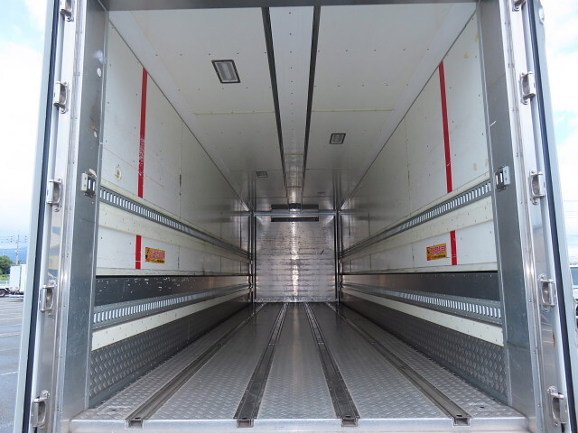 いすゞギガ冷蔵冷凍ウイング大型（10t）[写真28]