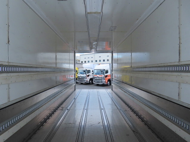 いすゞギガ冷蔵冷凍ウイング大型（10t）[写真30]