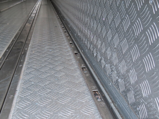 いすゞギガ冷蔵冷凍ウイング大型（10t）[写真31]