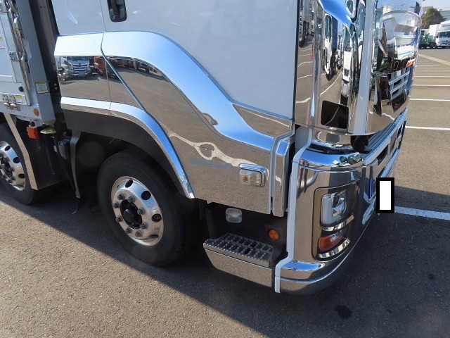 いすゞギガ冷蔵冷凍ウイング大型（10t）[写真36]