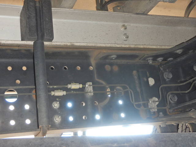 いすゞフォワード冷蔵冷凍ウイング中型（4t）[写真10]