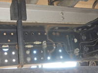 いすゞフォワード冷蔵冷凍ウイング中型（4t）[写真11]