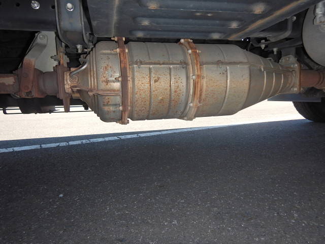 いすゞフォワード冷蔵冷凍ウイング中型（4t）[写真13]