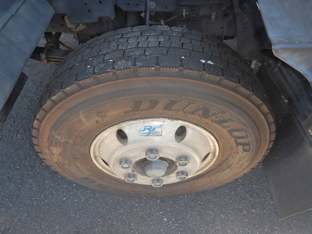 いすゞフォワード冷蔵冷凍ウイング中型（4t）[写真14]