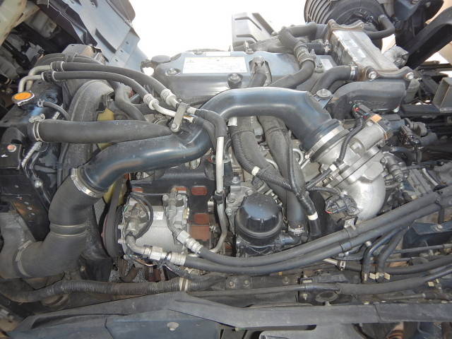 いすゞフォワード冷蔵冷凍ウイング中型（4t）[写真16]