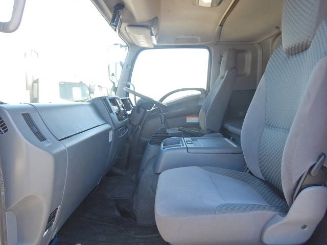 いすゞフォワード冷蔵冷凍ウイング中型（4t）[写真19]