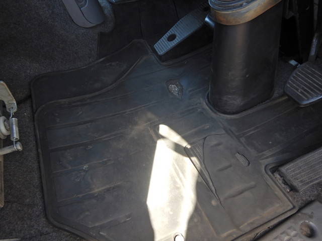 いすゞフォワード冷蔵冷凍ウイング中型（4t）[写真23]