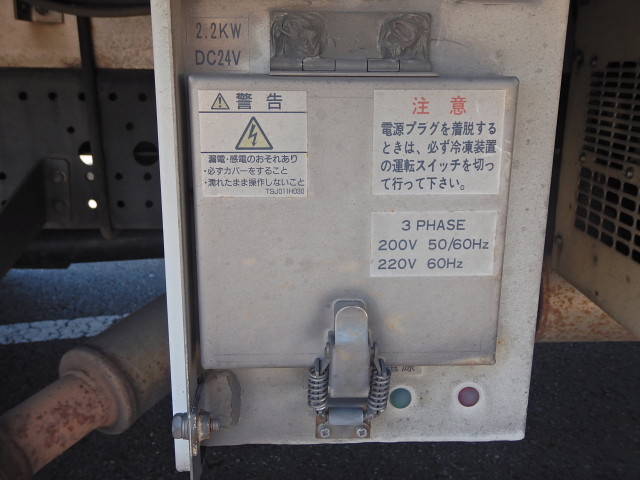 いすゞフォワード冷蔵冷凍ウイング中型（4t）[写真28]