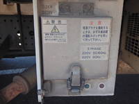 いすゞフォワード冷蔵冷凍ウイング中型（4t）[写真29]