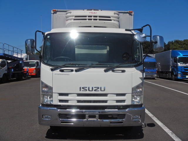 いすゞフォワード冷蔵冷凍ウイング中型（4t）[写真03]