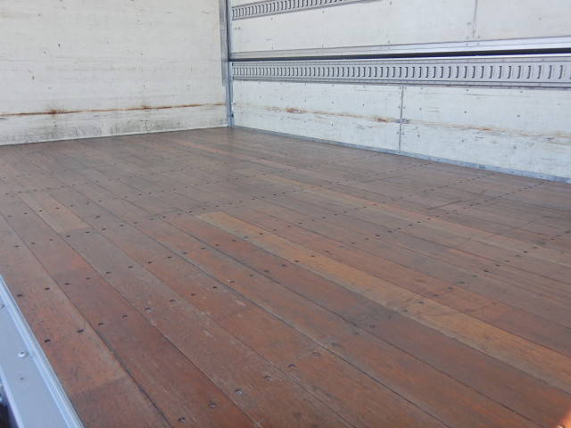 いすゞフォワード冷蔵冷凍ウイング中型（4t）[写真32]