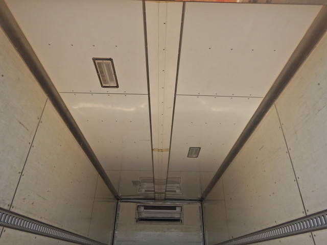 いすゞフォワード冷蔵冷凍ウイング中型（4t）[写真33]