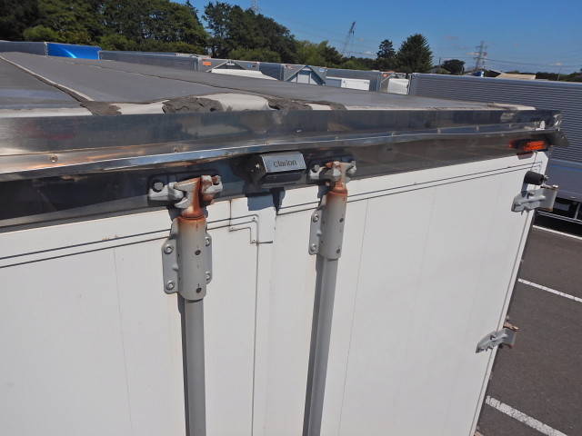 いすゞフォワード冷蔵冷凍ウイング中型（4t）[写真37]