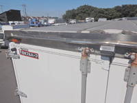 いすゞフォワード冷蔵冷凍ウイング中型（4t）[写真39]