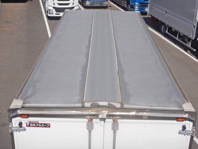 いすゞフォワード冷蔵冷凍ウイング中型（4t）[写真07]