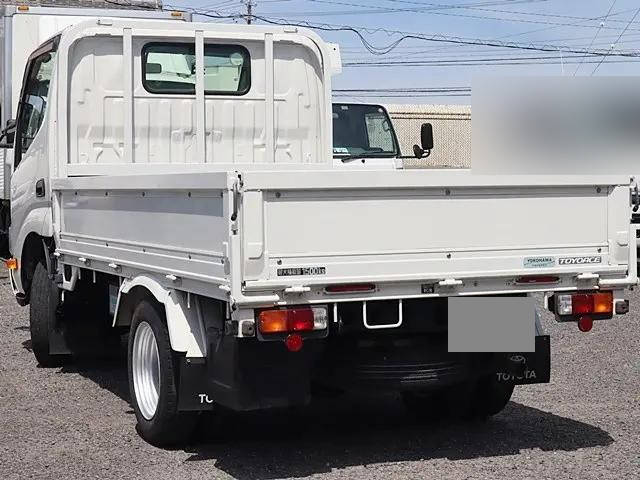 トヨタトヨエース平ボディ小型（2t・3t）[写真02]