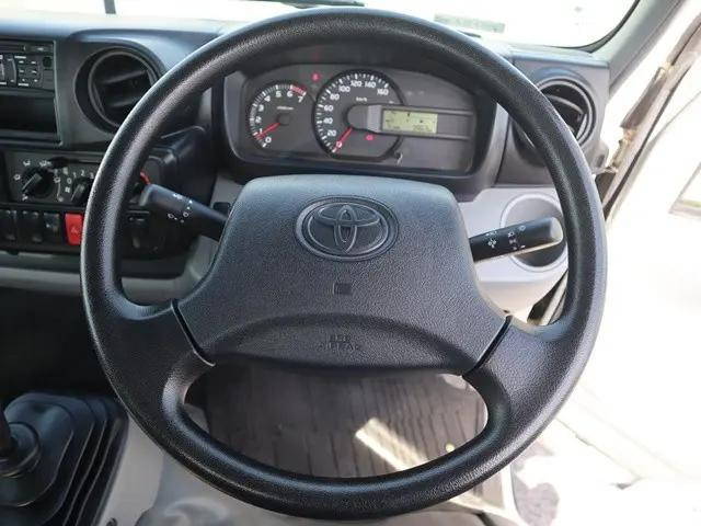 トヨタトヨエース平ボディ小型（2t・3t）[写真28]