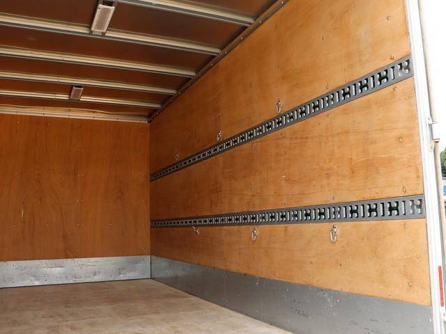 三菱ふそうキャンターアルミバン小型（2t・3t）[写真12]