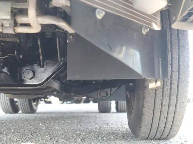 三菱ふそうキャンター平ボディ小型（2t・3t）[写真24]