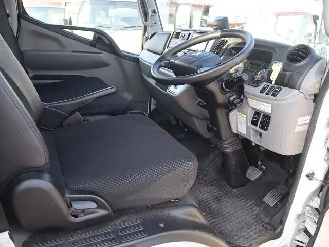 三菱ふそうキャンター平ボディ小型（2t・3t）[写真30]