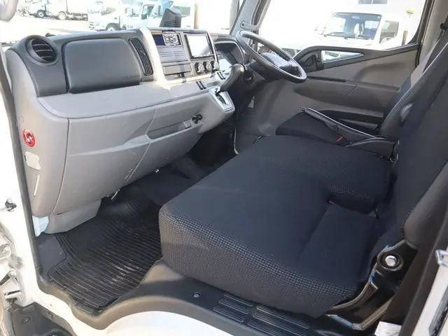 三菱ふそうキャンター平ボディ小型（2t・3t）[写真32]