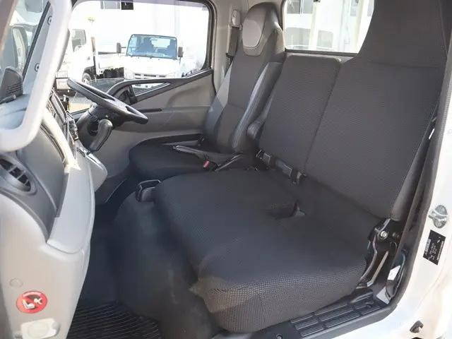 三菱ふそうキャンター平ボディ小型（2t・3t）[写真33]