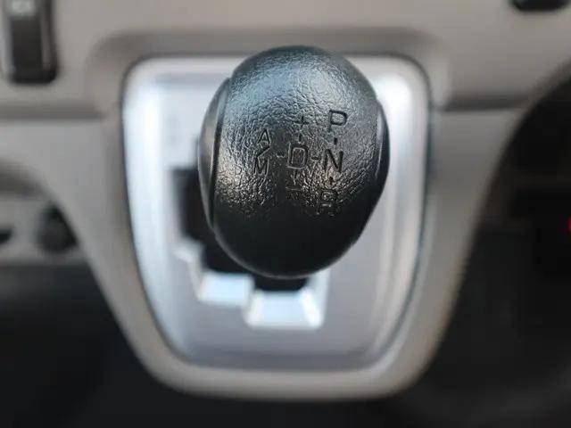 三菱ふそうキャンター平ボディ小型（2t・3t）[写真35]