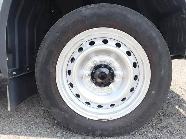 トヨタトヨエース平ボディ小型（2t・3t）[写真18]