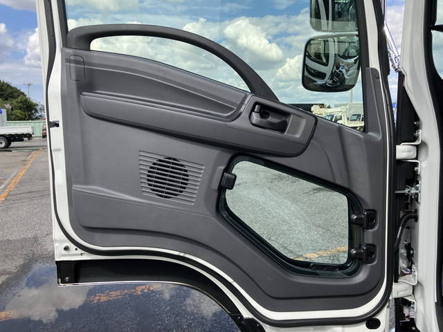 いすゞフォワードコンテナ専用車中型（4t）[写真24]